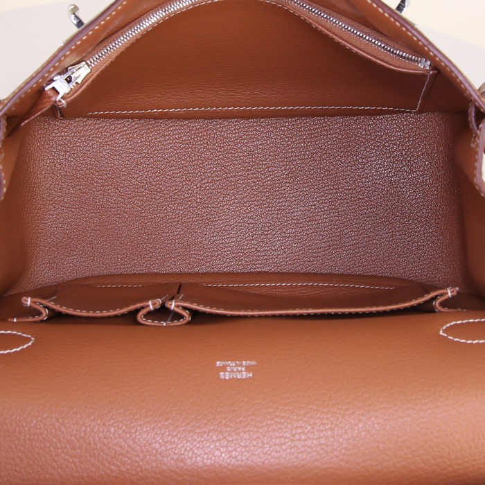 Bolso zurrón Hermes Jypsiere 28 cm en cuero togo color oro - Detail D2