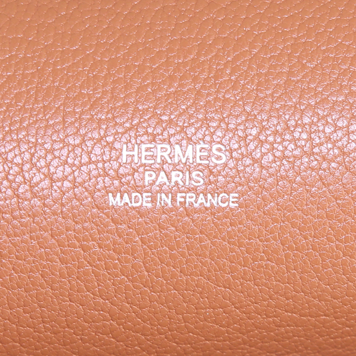 Bolso zurrón Hermes Jypsiere 28 cm en cuero togo color oro - Detail D3