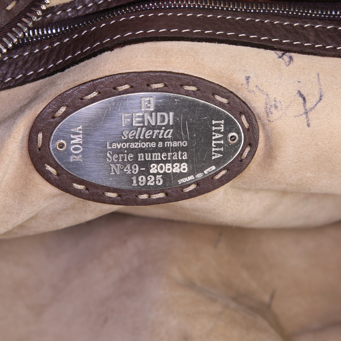 Fendi Selleria 24 hours bag in brown grained leather - Detail D3