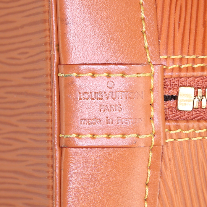 Louis Vuitton Alma medium model handbag in brown epi leather - Detail D3