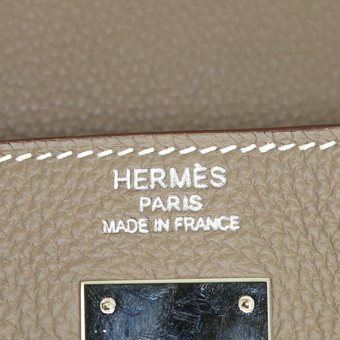 Hermes Kelly 35 cm handbag in etoupe togo leather - Detail D4