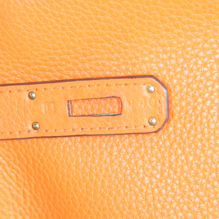 Sac à main Hermes Kelly 35 cm en cuir togo orange - Detail D5