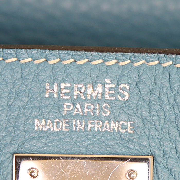 Sac à main Hermes Kelly 35 cm en cuir togo bleu-jean - Detail D4