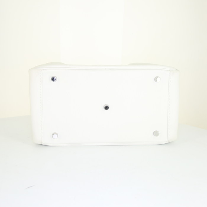 Hermes Lindy handbag in white Swift leather - Detail D4