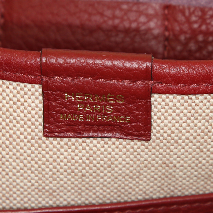 Bolso para llevar al hombro o en la mano Hermès Baroudeur en cuero togo tricolor violeta, color burdeos y rojo y lona color burdeos - Detail D3
