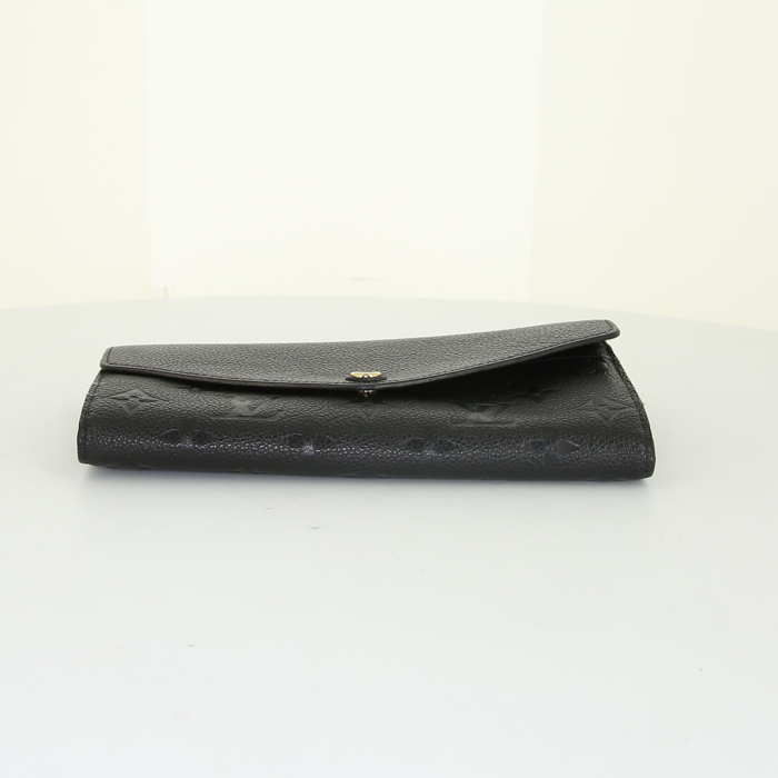 Portefeuille Louis Vuitton Sarah en cuir monogram noir - Detail D4