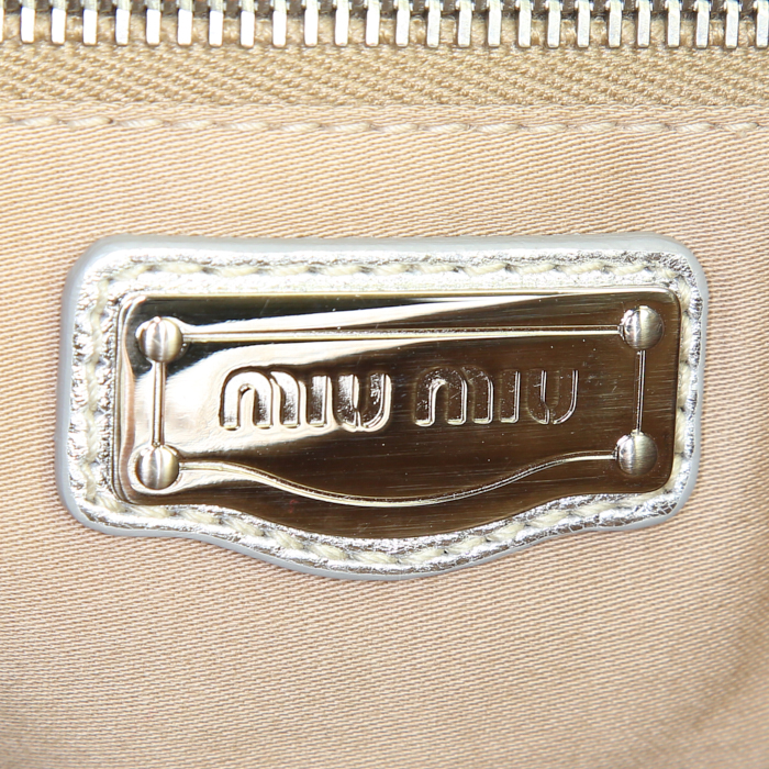 Miu Miu Coffer shoulder bag in silver quilted leather - Detail D4