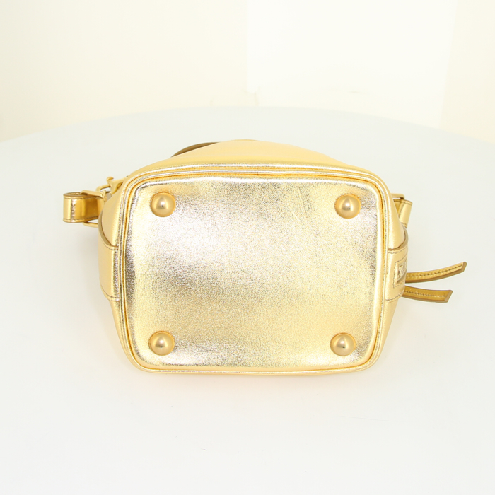 Bolso bandolera Saint Laurent Emmanuelle en cuero dorado - Detail D5