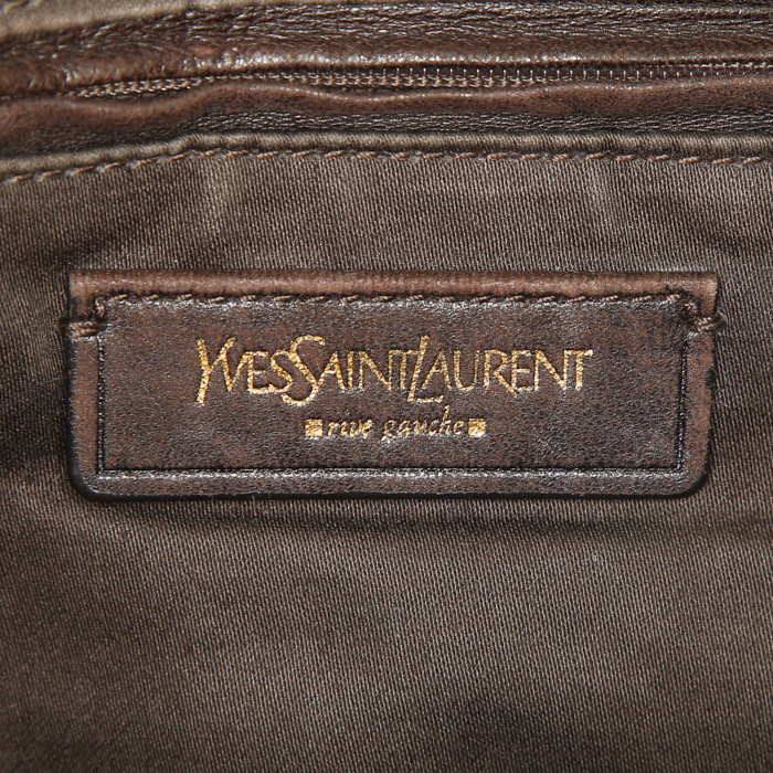 Sac à main Saint Laurent Downtown petit modèle en cuir verni marron - Detail D3