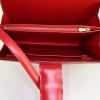 Louis Vuitton Capucines shoulder bag in red epi leather - Detail D2 thumbnail