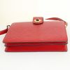Bolso bandolera Louis Vuitton Capucines en cuero Epi rojo - Detail D4 thumbnail