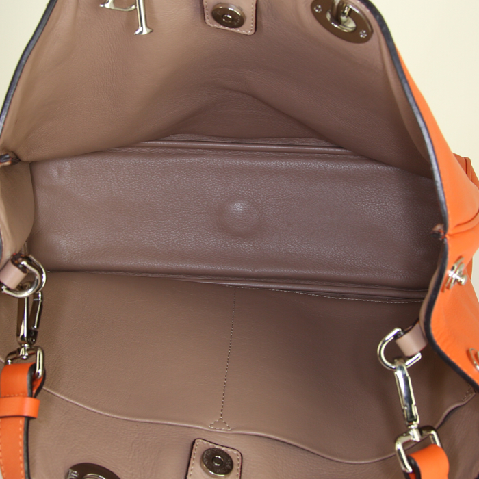 Bolso de mano Dior Diorissimo modelo grande en cuero naranja - Detail D3