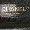 Bolso de mano Chanel Boston en cuero granulado negro - Detail D3 thumbnail