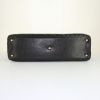 Bolso de mano Chanel Boston en cuero granulado negro - Detail D4 thumbnail