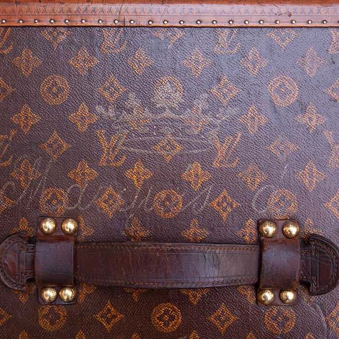 Louis Vuitton Malle à Chapeaux hat box in monogram canvas and brown lozine (vulcanised fibre) - Detail D1