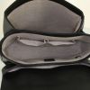 Gucci Interlocking G shoulder bag in black grained leather - Detail D2 thumbnail