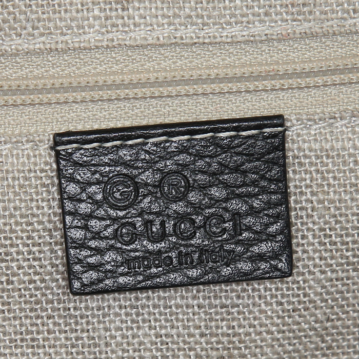 Gucci Interlocking G shoulder bag in black grained leather - Detail D3