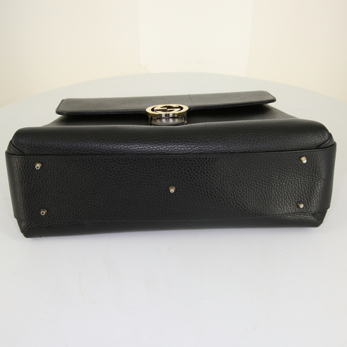 Gucci Interlocking G shoulder bag in black grained leather - Detail D4