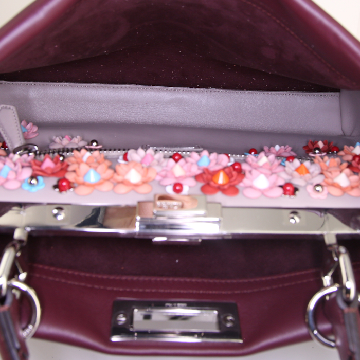 Borsa a tracolla Fendi Peekaboo modello medio in pelle bordeaux - Detail D3