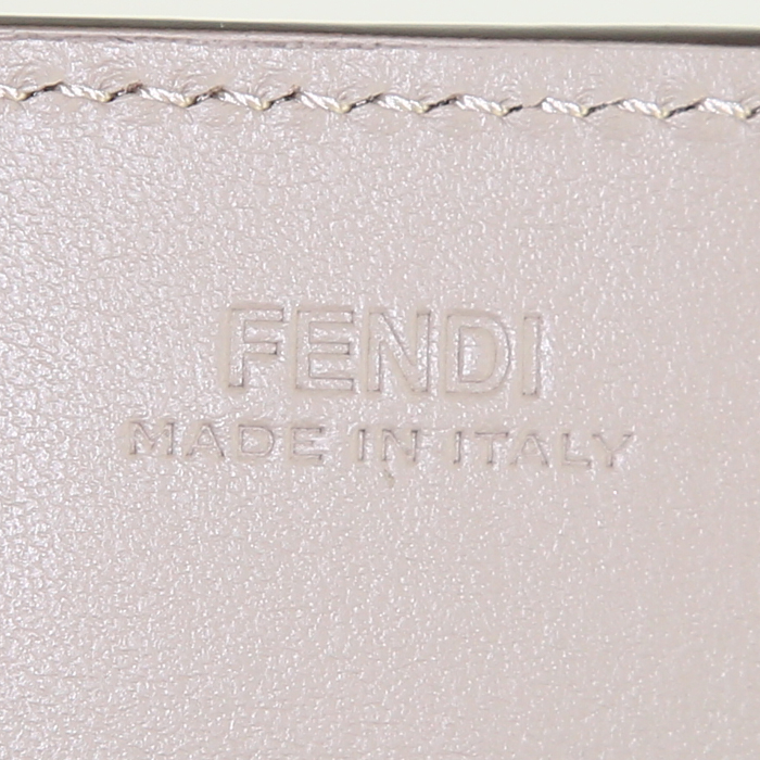 Fendi wallet in grey leather - Detail D3
