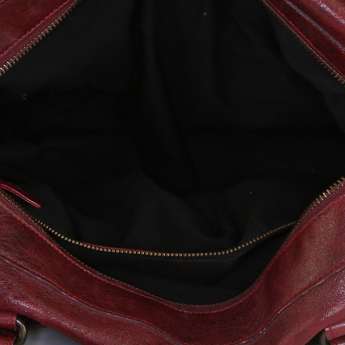 Balenciaga Twiggy bag worn on the shoulder or carried in the hand in burgundy leather - Detail D3