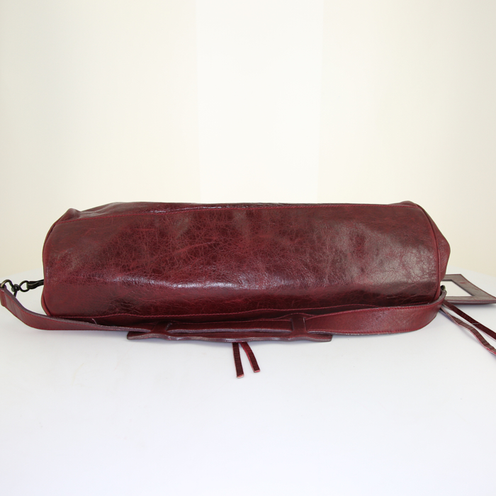 Bolso para llevar al hombro o en la mano Balenciaga Twiggy en cuero color burdeos - Detail D5