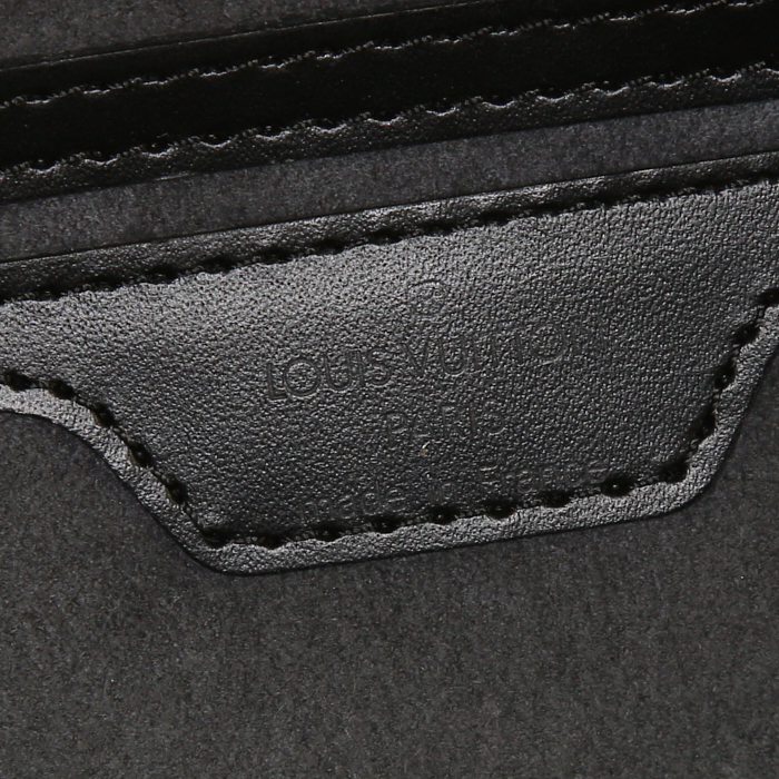 Sac à main Louis Vuitton Soufflot en cuir épi noir - Detail D3