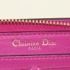 Billetera Dior Diorissimo en cuero granulado negro y cuero violeta - Detail D3 thumbnail