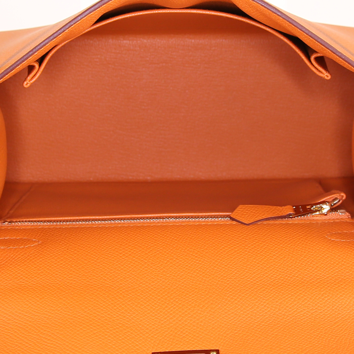 Hermes Kelly 25 cm bag in orange Abricot epsom leather - Detail D3