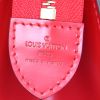 Sac à main Louis Vuitton Riviera en cuir épi rouge - Detail D3 thumbnail