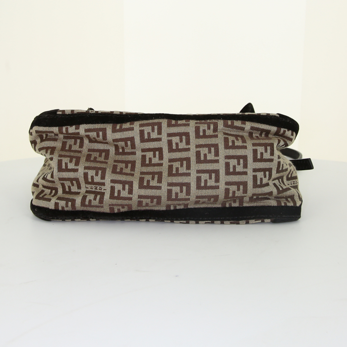 Bolso para llevar al hombro o en la mano Fendi Zucchino en lona Monogram beige y terciopelo marrón - Detail D4