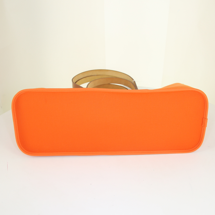 Sac cabas Hermès Cabag en toile orange et cuir naturel - Detail D5