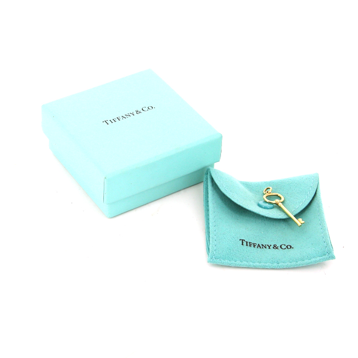 Tiffany & Co Clé Couronne pendant in yellow gold - Detail D2