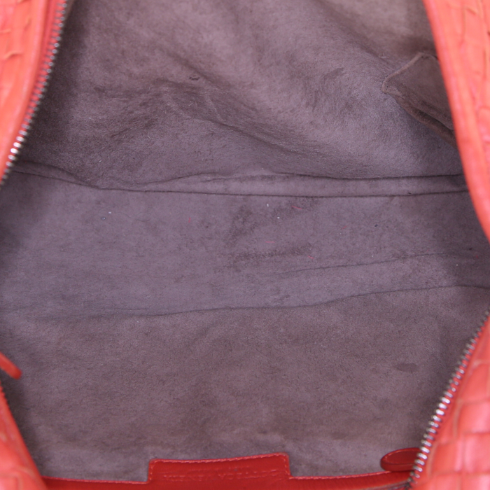 Bolso de mano Bottega Veneta Veneta en cuero intrecciato rojo - Detail D2