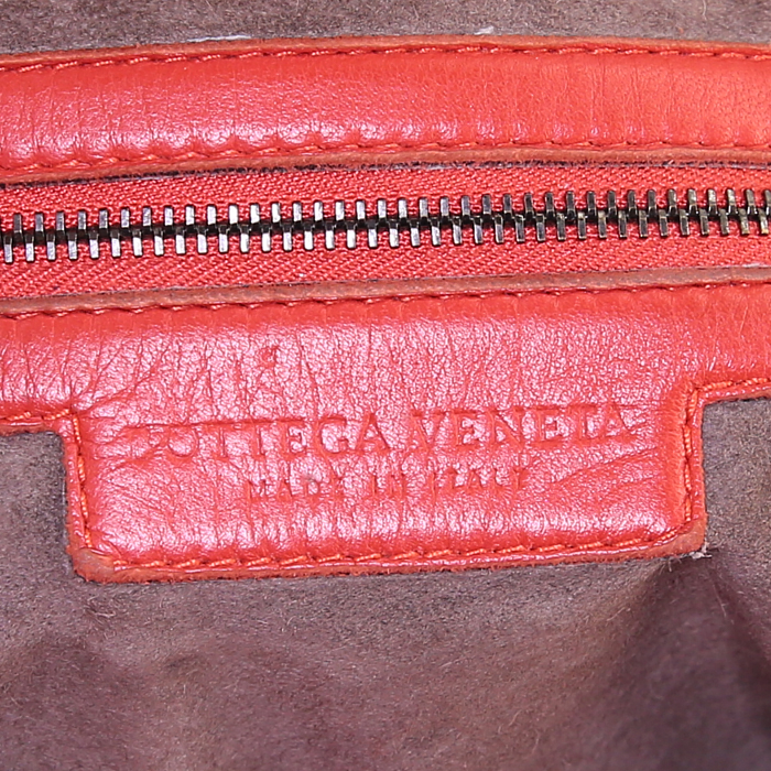 Bolso de mano Bottega Veneta Veneta en cuero intrecciato rojo - Detail D3