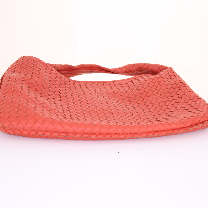 Bolso de mano Bottega Veneta Veneta en cuero intrecciato rojo - Detail D4