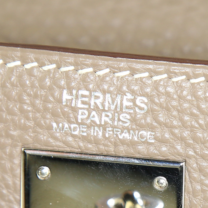 Sac à main Hermes Kelly 32 cm en cuir togo étoupe - Detail D4