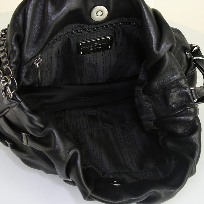 Salvatore Ferragamo Vara handbag in black leather - Detail D2