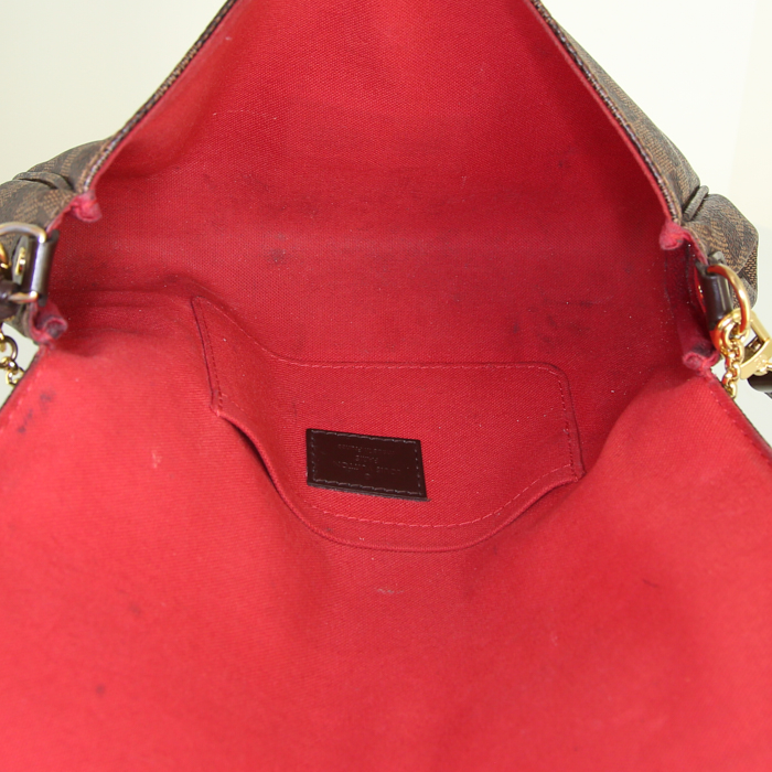 Sac bandoulière Louis Vuitton Favorite en toile damier marron et cuir marron - Detail D3