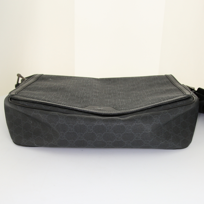 Gucci Suprême GG shoulder bag in black monogram canvas and black leather - Detail D4