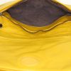 Bolso de mano Bottega Veneta en cuero intrecciato bicolor amarillo y beige - Detail D2 thumbnail