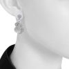 Paire de pendants d'oreilles Bulgari Cyclades en or blanc et diamants - Detail D1 thumbnail