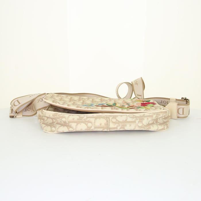 Bolso bandolera Dior Vintage en lona Monogram beige - Detail D4