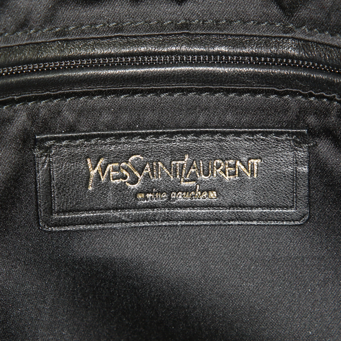 Bolso para llevar al hombro o en la mano Saint Laurent Vintage en terciopelo negro y madera negra - Detail D3