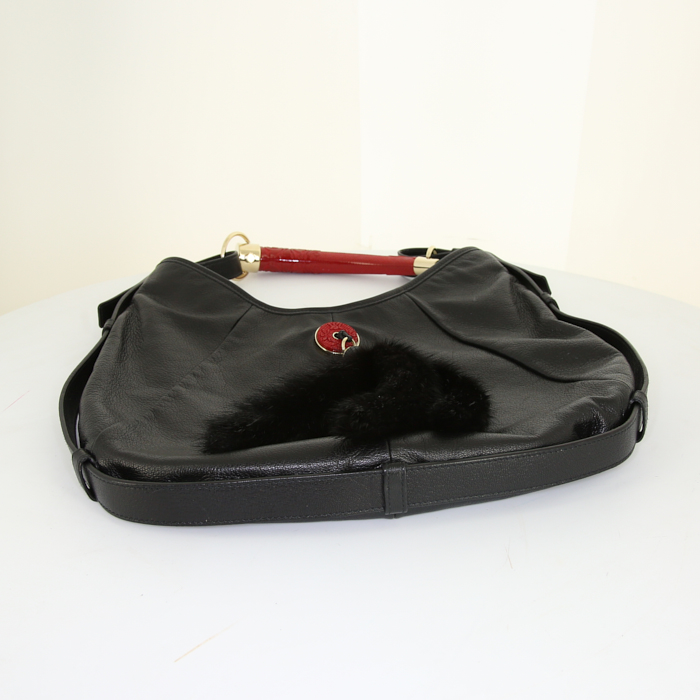 Borsa da spalla o a mano Yves Saint Laurent Mombasa in pelle nera e bachelite rossa - Detail D4