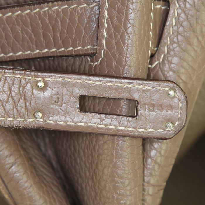 Bolso de mano Hermes Birkin 40 cm en cuero togo marrón etoupe - Detail D4