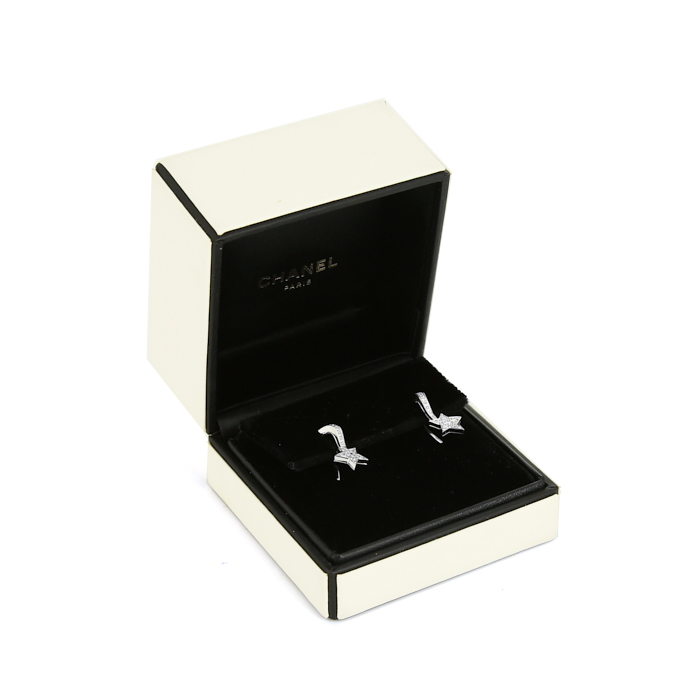 Asymmetric Chanel Comètes earrings in white gold and diamonds - Detail D2