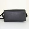Bolso bandolera Givenchy Horizon modelo pequeño en cuero granulado negro - Detail D5 thumbnail