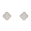 Paire de boucles d'oreilles Van Cleef & Arpels Alhambra Vintage en or blanc et nacre blanche - 00pp thumbnail