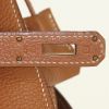 Bolso de mano Hermes Kelly 35 cm en cuero togo color oro - Detail D5 thumbnail